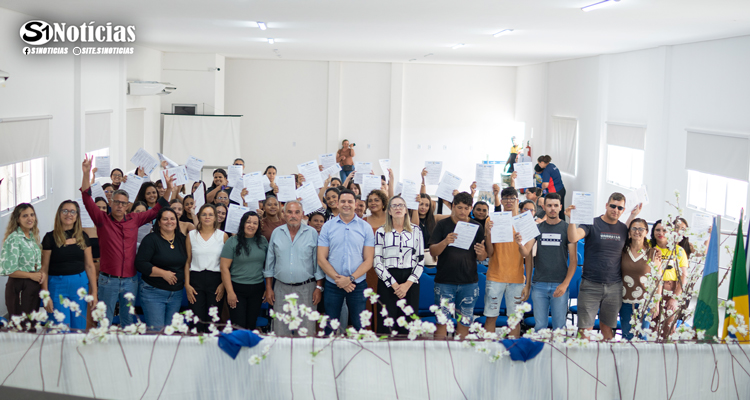 Prefeitura de Solidão realiza solenidade de assinatura de bolsas de estudos para 2026
