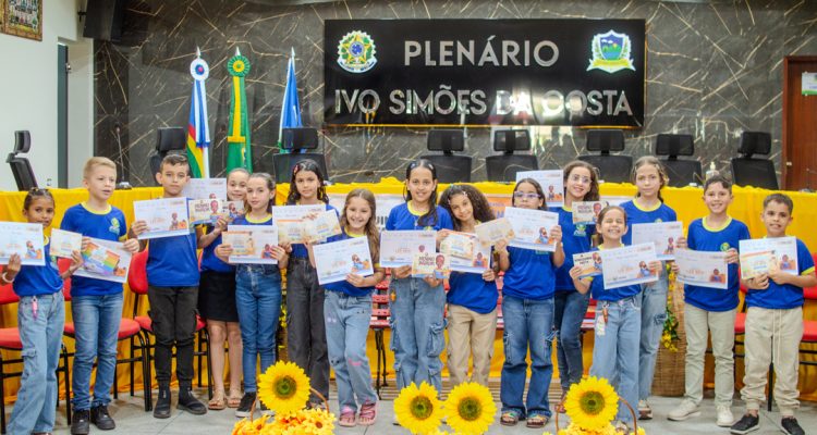 Maria Clara Brasil Furtado de Oliveira ao lado de Mayco Araújo e familiares no Ler Bem 2026 em Solidão.