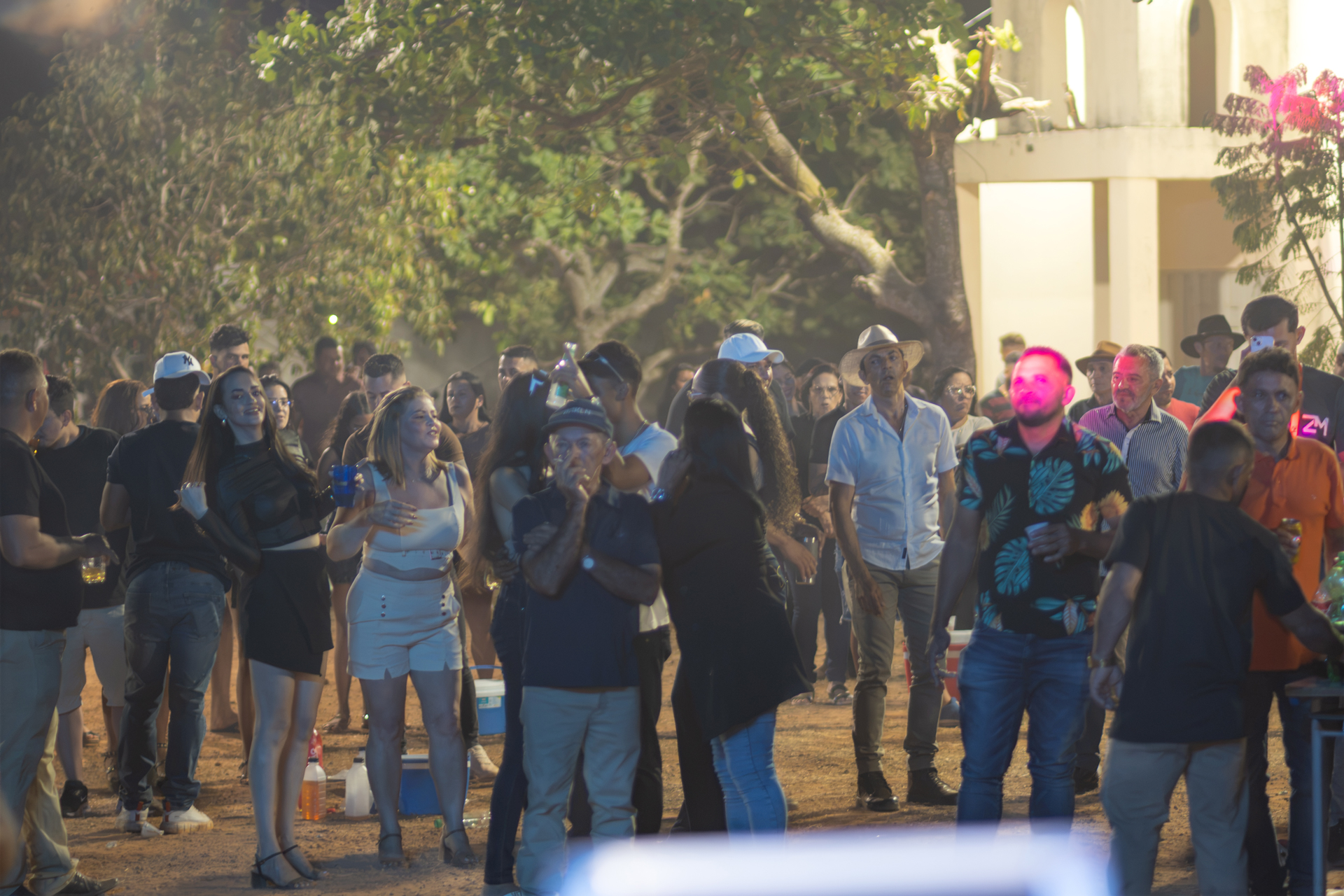 Público acompanha a Festa do Sítio Caldeirão Grande em Solidão-PE