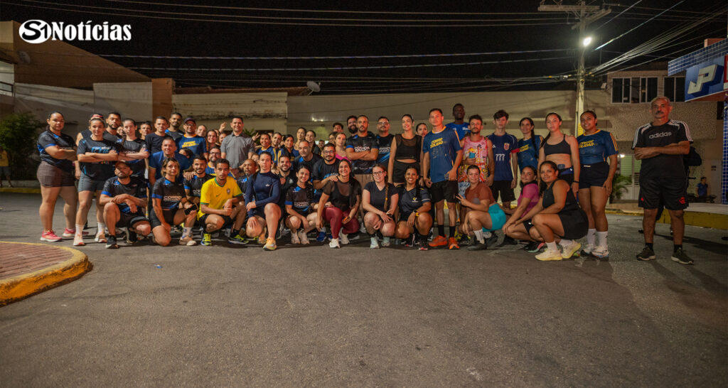 Atletas e participantes reunidos durante o Treinão Corrida dos Milagres 2026 em Solidão, Pernambuco.

