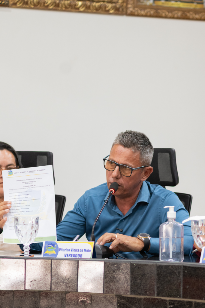 Viturino Melo durante a sessão que elegeu a nova Mesa Diretora da Câmara Municipal de Solidão para 2027-2028.