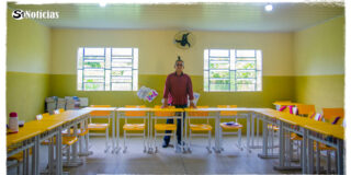 Prefeitura de Solidão entrega novos kits de mesas e cadeiras para as escolas